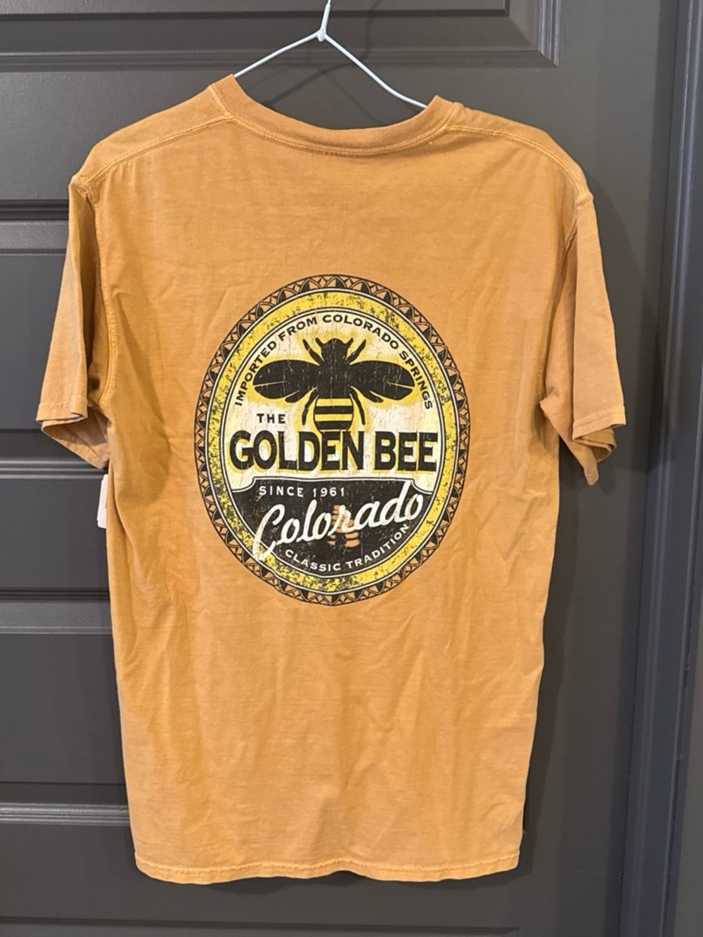 The Broadmoor Golden Bee Colorado Springs Mustard Yellow Graphic Tee Size Small